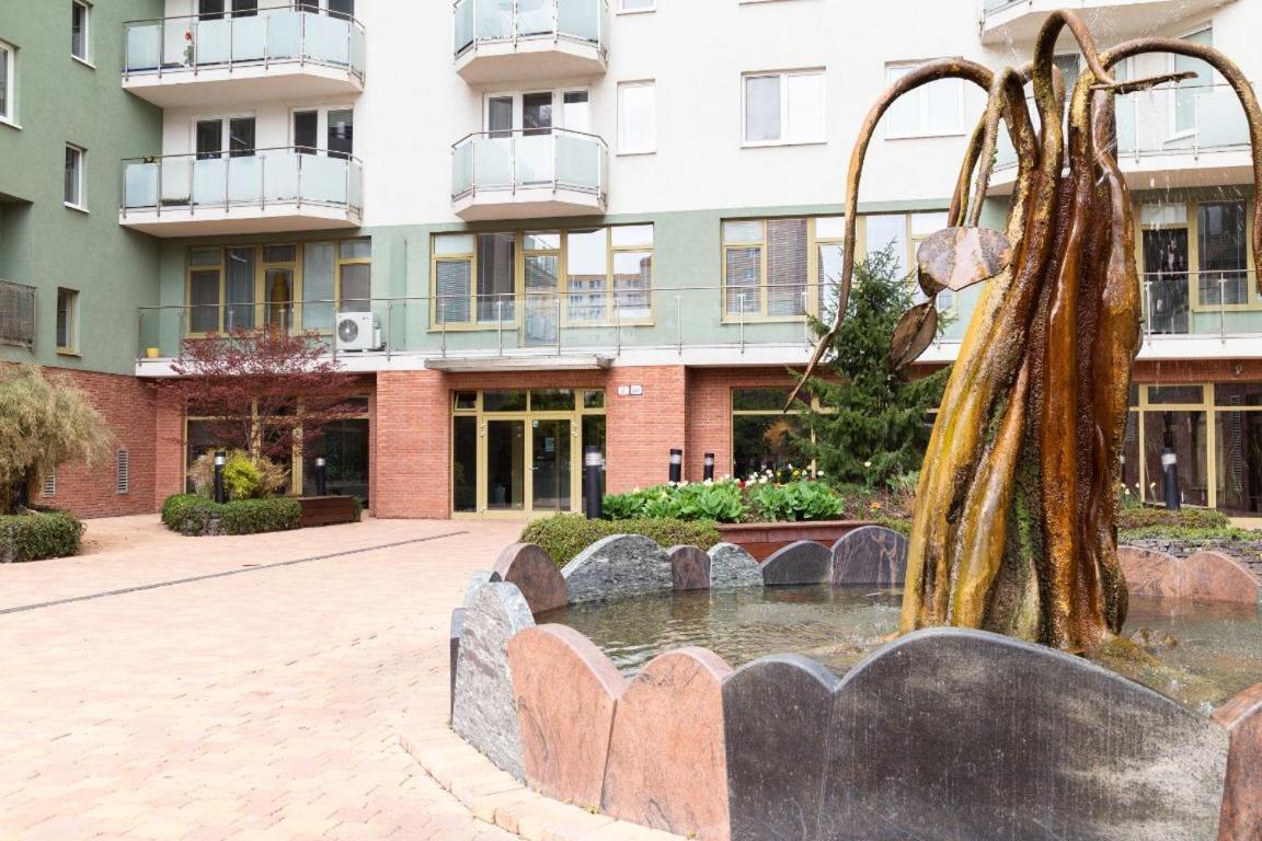 Great Tourist And Business Apartment Near Center Братислава Экстерьер фото