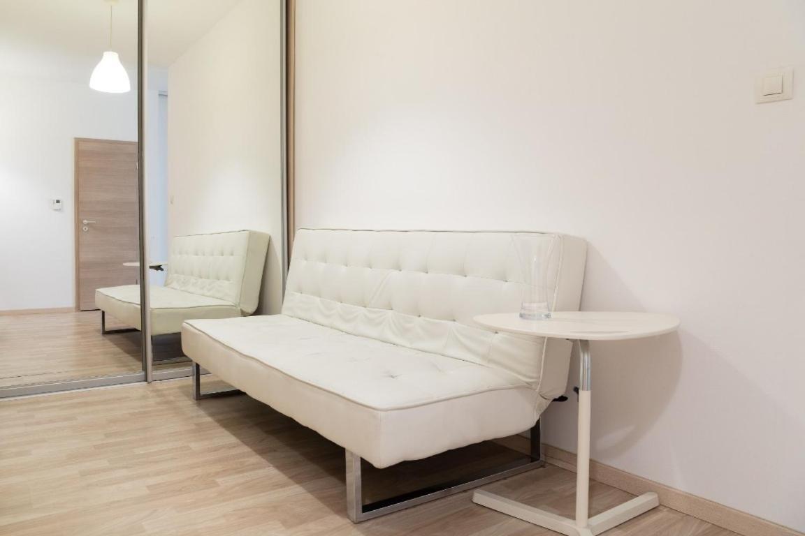 Great Tourist And Business Apartment Near Center Братислава Экстерьер фото