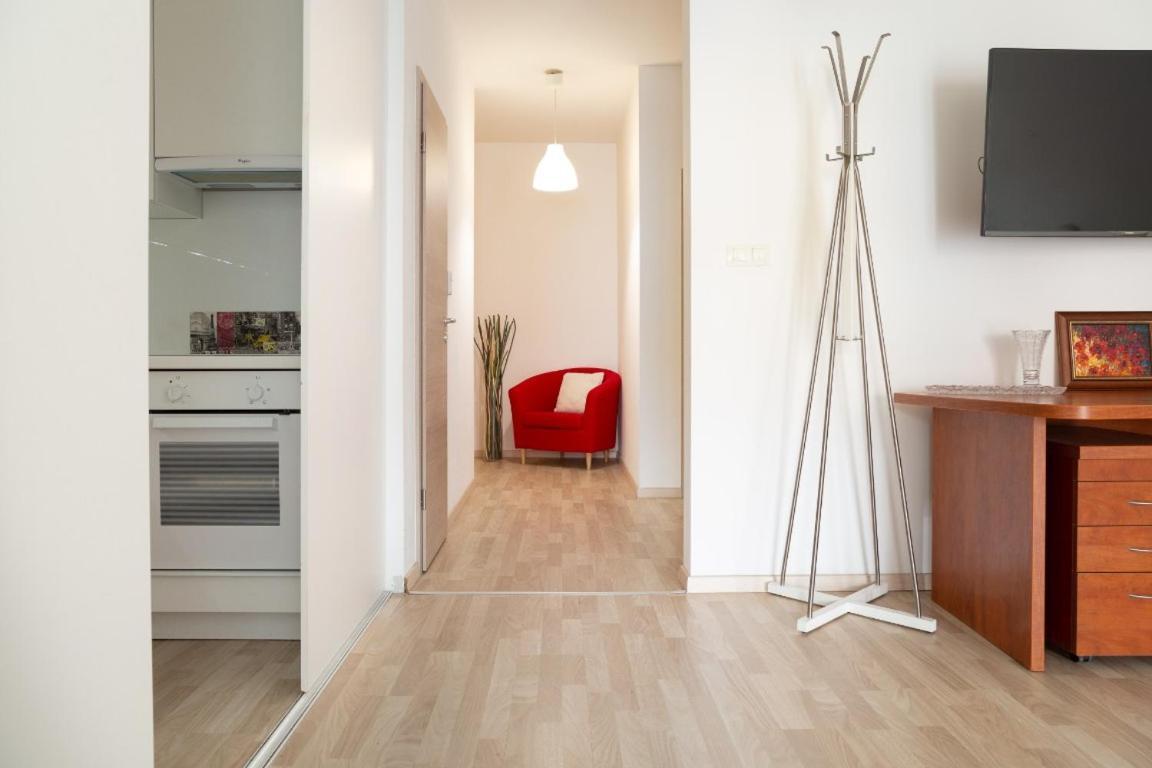 Great Tourist And Business Apartment Near Center Братислава Экстерьер фото
