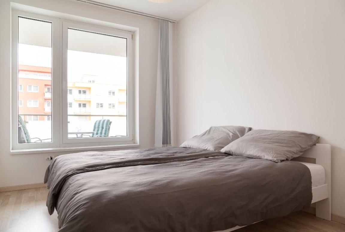 Great Tourist And Business Apartment Near Center Братислава Экстерьер фото