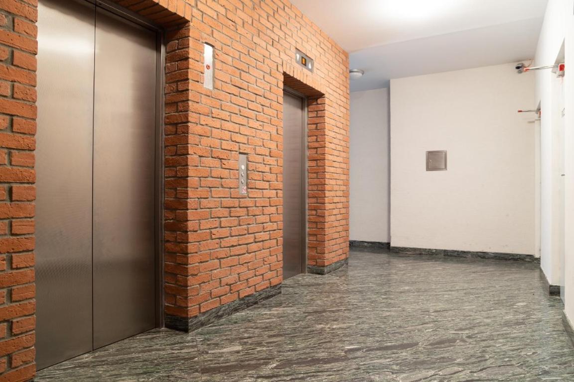 Great Tourist And Business Apartment Near Center Братислава Экстерьер фото