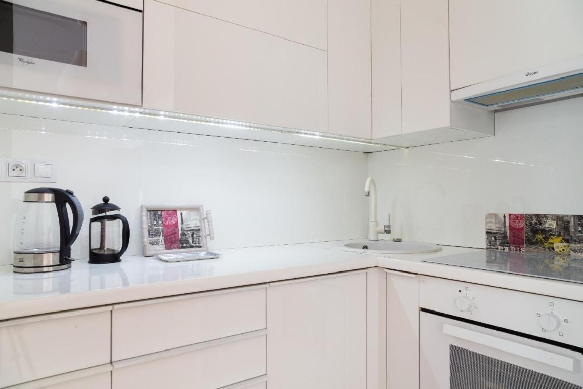 Great Tourist And Business Apartment Near Center Братислава Экстерьер фото