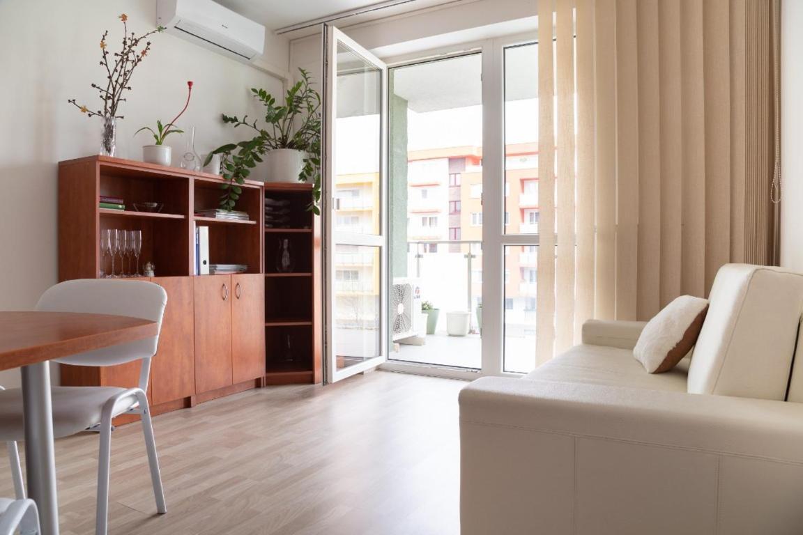 Great Tourist And Business Apartment Near Center Братислава Экстерьер фото