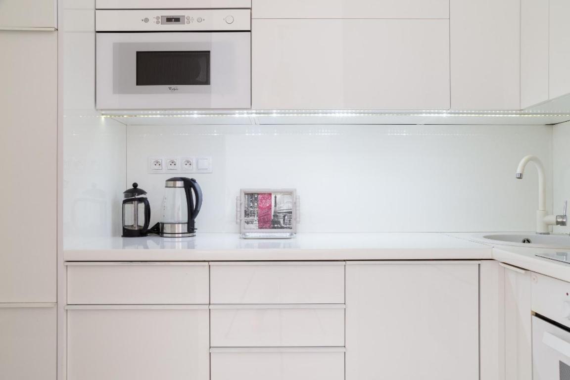 Great Tourist And Business Apartment Near Center Братислава Экстерьер фото